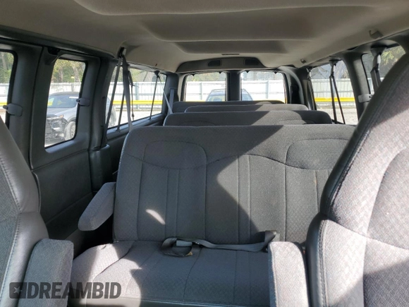 2001 Chevrolet Express z VIN 1GAHG39R511239436, wystawiony jako Copart lot #43115255 z przebiegiem 91 398 mil mil oraz Czysty tytuł • Clean title. Historia ofert i sprzedaży dostępna na DreamBid. Obrazek 10.