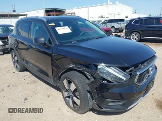 2021 Volvo XC40 Momentum z VIN YV4162UK3M2415542, wystawiony jako IAAI lot #41840950 z przebiegiem 55 577 mil mil oraz . Historia ofert i sprzedaży dostępna na DreamBid. Obrazek 1.
