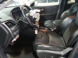 2020 Jeep Cherokee Latitude Plus z VIN 1C4PJMLN5LD553329, wystawiony jako Copart lot #56834895 z przebiegiem 63 582 mil mil oraz Szkoda całkowita • Salvage title. Historia ofert i sprzedaży dostępna na DreamBid. Obrazek 7.