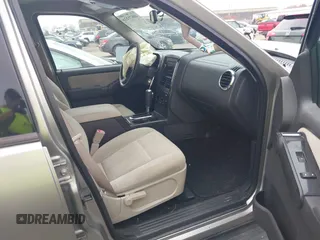 2008 Ford Explorer XLT z VIN 1FMEU73E78UB29010, wystawiony jako IAAI lot #40871239 z przebiegiem 216 448 mil mil oraz . Historia ofert i sprzedaży dostępna na DreamBid. Obrazek 5.