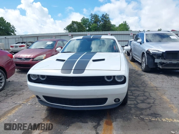 2017 Dodge Challenger SXT z VIN 2C3CDZAG7HH633821, wystawiony jako IAAI lot #42242378 z przebiegiem 97 492 mil mil oraz . Historia ofert i sprzedaży dostępna na DreamBid. Obrazek 12.
