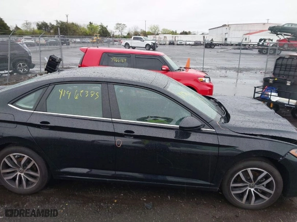 2025 Volkswagen Jetta SE with VIN 3VW7X7BU5SM013598, listed as a IAAI auction lot 41965375 with 19,883 mi miles. Bid and sale history available at carsss.com. Image 13.