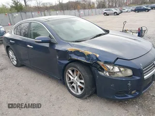 2009 Nissan Maxima SV z VIN 1N4AA51E39C858279, wystawiony jako IAAI lot #41998838 z przebiegiem 185 315 mil mil oraz . Historia ofert i sprzedaży dostępna na DreamBid. Obrazek 1.