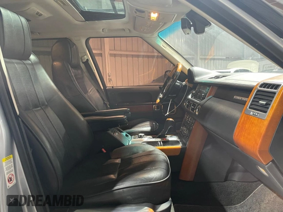 2011 Land Rover Range Rover HSE Lux z VIN SALMF1D42BA355759, wystawiony jako Copart lot #52832745 z przebiegiem 77 618 mil mil oraz Szkoda całkowita • Salvage title. Historia ofert i sprzedaży dostępna na DreamBid. Obrazek 5.
