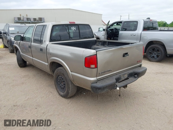 2002 GMC Sonoma SLS with VIN 1GTDT13W02K127269, listed as a IAAI auction lot 42012443 with 276,078 mi miles and . Bid and sale history available at carsss.com. Image 3.