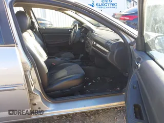 2004 Chrysler Sebring Touring z VIN 1C3EL56R64N113268, wystawiony jako IAAI lot #41746840 z przebiegiem 181 533 mil mil oraz . Historia ofert i sprzedaży dostępna na DreamBid. Obrazek 5.