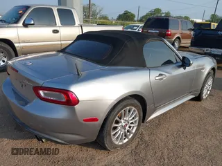 2017 FIAT 124 Spider Lusso z VIN JC1NFAEK5H0101807, wystawiony jako IAAI lot #42203847 z przebiegiem Nie podano mil oraz . Historia ofert i sprzedaży dostępna na DreamBid. Obrazek 4.