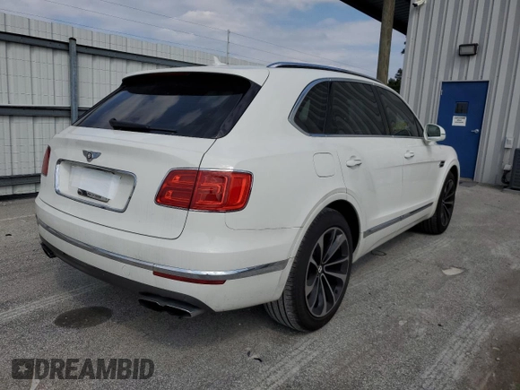 2019 Bentley Bentayga V8 z VIN SJAAM2ZV0KC026362, wystawiony jako Copart lot #54059393 z przebiegiem 31 530 mil mil oraz . Historia ofert i sprzedaży dostępna na DreamBid. Obrazek 3.