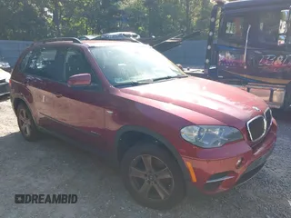 2013 BMW X5 xDrive35i z VIN 5UXZV4C50D0E14524, wystawiony jako IAAI lot #40151434 z przebiegiem 92 871 mil mil oraz . Historia ofert i sprzedaży dostępna na DreamBid. Obrazek 1.