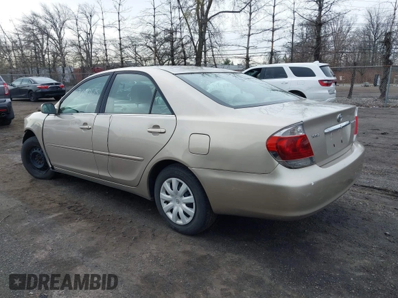 2006 Toyota Camry STD z VIN 4T1BE30KX6U645197, wystawiony jako IAAI lot #41830285 z przebiegiem 215 098 mil mil oraz . Historia ofert i sprzedaży dostępna na DreamBid. Obrazek 3.