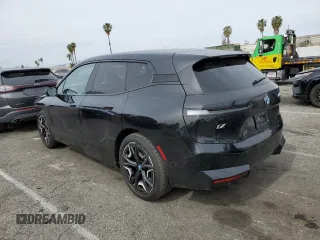2025 BMW iX xDrive50 z VIN WB523CF06SCT06612, wystawiony jako Copart lot #47318365 z przebiegiem 2 297 mil mil oraz Szkoda całkowita • Salvage title. Historia ofert i sprzedaży dostępna na DreamBid. Obrazek 2.