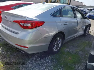 2016 Hyundai Sonata SE z VIN 5NPE24AF5GH404774, wystawiony jako IAAI lot #41354298 z przebiegiem 38 380 mil mil oraz . Historia ofert i sprzedaży dostępna na DreamBid. Obrazek 4.