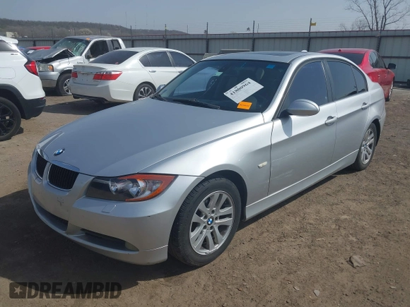 2007 BMW 3 Series 328xi with VIN WBAVC93567K033296, listed as a IAAI auction lot 41800964 with 173,764 mi miles. Bid and sale history available at carsss.com. Image 17.