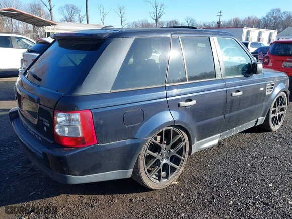 2009 Land Rover Range Rover Sport HSE with VIN SALSK25489A203499, listed as a IAAI auction lot 41840564 with 143,986 mi miles. Bid and sale history available at carsss.com. Image 4.