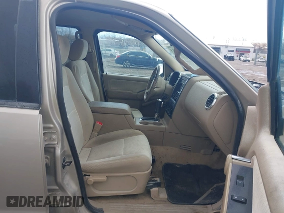 2007 Ford Explorer XLT with VIN 1FMEU73EX7UB55289, listed as a IAAI auction lot 41933815 with 192,559 mi miles. Bid and sale history available at carsss.com. Image 5.