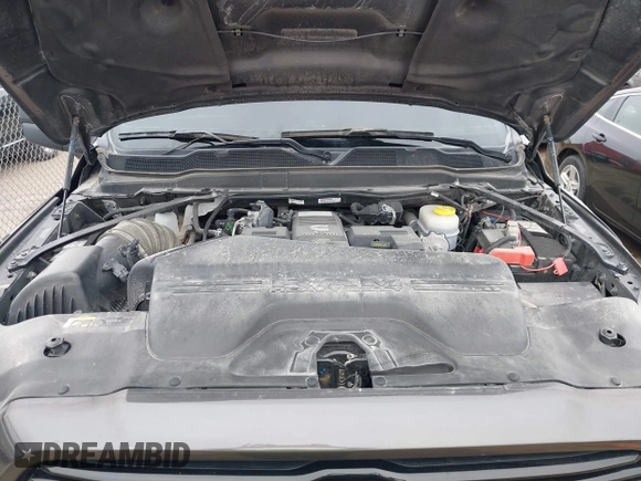 2024 Ram 2500 Laramie z VIN 3C6UR5FL1RG142556, wystawiony jako IAAI lot #41428812 z przebiegiem 42 004 mil mil oraz . Historia ofert i sprzedaży dostępna na DreamBid. Obrazek 10.