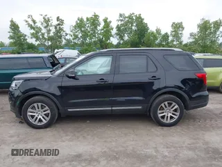 2019 Ford Explorer XLT с VIN 1FM5K8D88KGA86159, выставлен на аукционе IAAI как лот 42513369 с пробегом 52 614 миль миль и . История ставок и продаж доступна на DreamBid. Изображение 14.