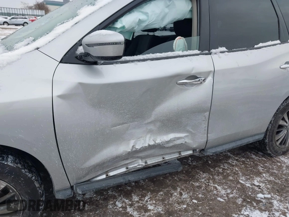 2017 Nissan Pathfinder SV z VIN 5N1DR2MN2HC687013, wystawiony jako IAAI lot #41362733 z przebiegiem 129 832 mil mil oraz . Historia ofert i sprzedaży dostępna na DreamBid. Obrazek 6.