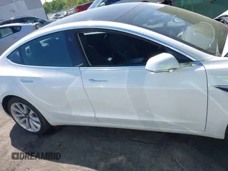 2020 Tesla Model 3 Performance z VIN 5YJ3E1EC2LF587069, wystawiony jako IAAI lot #42063691 z przebiegiem Nie podano mil oraz . Historia ofert i sprzedaży dostępna na DreamBid. Obrazek 12.