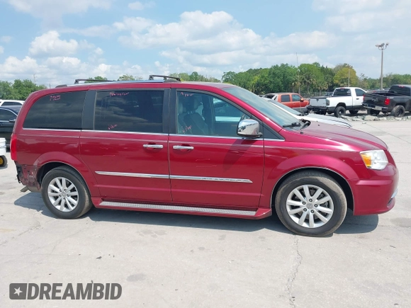 2015 Chrysler Town & Country Limited Platinum with VIN 2C4RC1GG6FR629851, listed as a IAAI auction lot 41903953 with 174,066 mi miles. Bid and sale history available at carsss.com. Image 13.