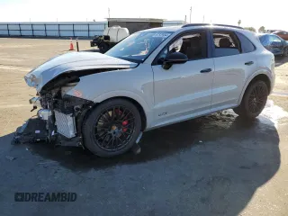 2021 Porsche Cayenne GTS z VIN WP1AG2AY3MDA34642, wystawiony jako Copart lot #67523994 z przebiegiem 23 348 mil mil oraz Szkoda całkowita • Salvage title. Historia ofert i sprzedaży dostępna na DreamBid. Obrazek 1.