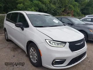 2025 Chrysler Pacifica Select z VIN 2C4RC1BG8SR545385, wystawiony jako IAAI lot #42464610 z przebiegiem 12 747 mil mil oraz . Historia ofert i sprzedaży dostępna na DreamBid. Obrazek 1.