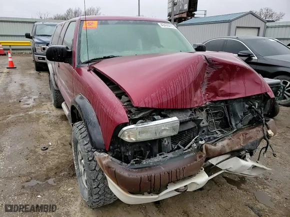 2002 Chevrolet S-10 LS with VIN 1GCCT19W828236708, listed as a Copart auction lot 49498415 with 243,633 mi miles and Salvage Title. Bid and sale history available at carsss.com. Image 10.