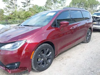 2019 Chrysler Pacifica Touring Plus z VIN 2C4RC1FG6KR532127, wystawiony jako IAAI lot #42285029 z przebiegiem 89 516 mil mil oraz . Historia ofert i sprzedaży dostępna na DreamBid. Obrazek 6.
