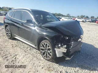 2022 BMW X1 sDrive28i with VIN WBXJG7C03N5U52669, listed as a Copart auction lot 87806305 with 27,609 mi miles and Salvage Title. Bid and sale history available at carsss.com. Image 4.