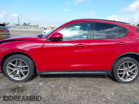 2018 Alfa Romeo Stelvio Sport z VIN ZASFAKPN0J7B61761, wystawiony jako IAAI lot #41144776 z przebiegiem 34 314 mil mil oraz . Historia ofert i sprzedaży dostępna na DreamBid. Obrazek 14.