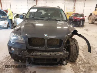 2008 BMW X5 3.0si z VIN 5UXFE43528L000990, wystawiony jako IAAI lot #41904741 z przebiegiem Nie podano mil oraz . Historia ofert i sprzedaży dostępna na DreamBid. Obrazek 6.