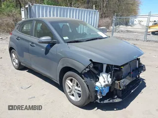 2023 Hyundai Kona SE с VIN KM8K2CAB2PU042124, выставлен на аукционе IAAI как лот 42113104 с пробегом 22 636 миль миль и . История ставок и продаж доступна на DreamBid. Изображение 1.