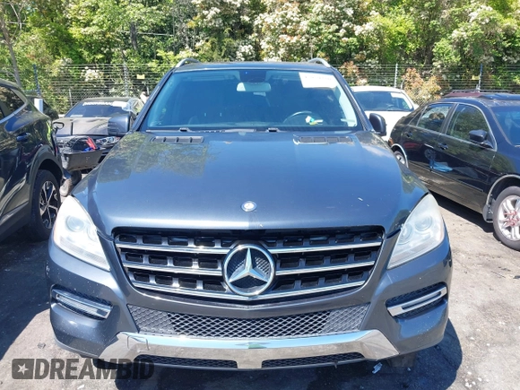 2012 Mercedes-Benz M ML 350 with VIN 4JGDA5HB6CA075264, listed as a IAAI auction lot 42059330 with 147,642 mi miles. Bid and sale history available at carsss.com. Image 12.