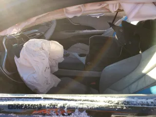 2015 BMW i8 z VIN WBY2Z2C57FV392308, wystawiony jako Copart lot #85937334 z przebiegiem Nie podano mil oraz Szkoda całkowita • Salvage title. Historia ofert i sprzedaży dostępna na DreamBid. Obrazek 7.