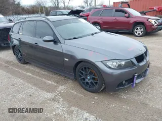 2006 BMW 3 Series 325xi z VIN WBAVT13526AV98389, wystawiony jako IAAI lot #41818263 z przebiegiem 215 637 mil mil oraz . Historia ofert i sprzedaży dostępna na DreamBid. Obrazek 1.