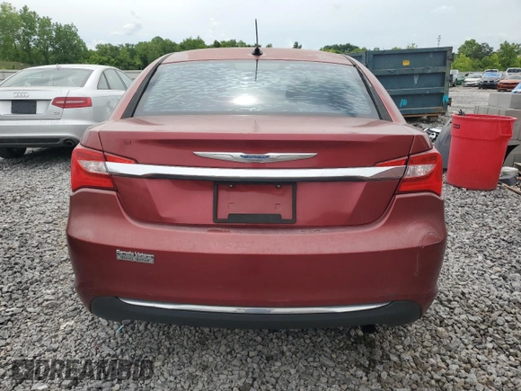 2013 Chrysler 200 Touring z VIN 1C3CCBBB4DN577755, wystawiony jako Copart lot #55904845 z przebiegiem 138 423 mil mil oraz Szkoda całkowita • Salvage title. Historia ofert i sprzedaży dostępna na DreamBid. Obrazek 6.