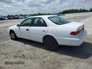 2001 Toyota Camry CE z VIN 4T1BG22KX1U795496, wystawiony jako Copart lot #59259765 z przebiegiem 87 713 mil mil oraz Czysty tytuł • Clean title. Historia ofert i sprzedaży dostępna na DreamBid. Obrazek 2.