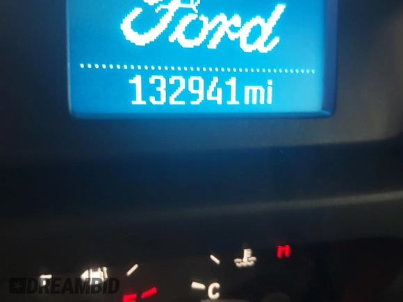 2018 Ford Transit z VIN 1FTYE1YM0JKB52111, wystawiony jako IAAI lot #42789026 z przebiegiem 132 936 mil mil oraz . Historia ofert i sprzedaży dostępna na DreamBid. Obrazek 18.