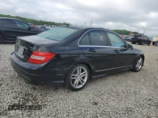 2013 Mercedes-Benz C 300 Sport z VIN WDDGF8AB6DA834789, wystawiony jako Copart lot #56175185 z przebiegiem 142 324 mil mil oraz Szkoda całkowita • Salvage title. Historia ofert i sprzedaży dostępna na DreamBid. Obrazek 3.