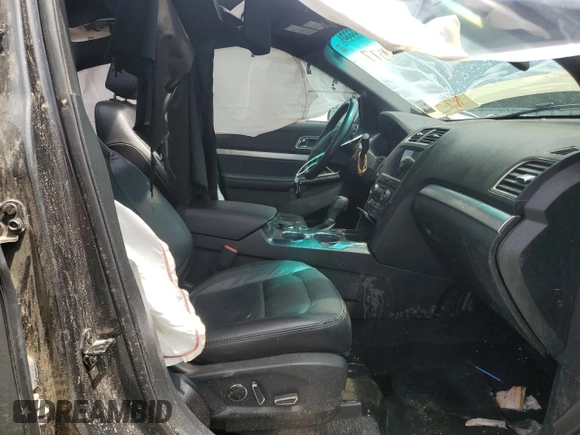 2017 Ford Explorer XLT z VIN 1FM5K8DH8HGA21577, wystawiony jako Copart lot #56298555 z przebiegiem 104 874 mil mil oraz Szkoda całkowita • Salvage title. Historia ofert i sprzedaży dostępna na DreamBid. Obrazek 7.