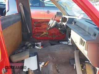 1994 Mitsubishi Mighty Max z VIN JA7LS21G3RP012272, wystawiony jako IAAI lot #41795127 z przebiegiem 8112 mil mil oraz . Historia ofert i sprzedaży dostępna na DreamBid. Obrazek 5.