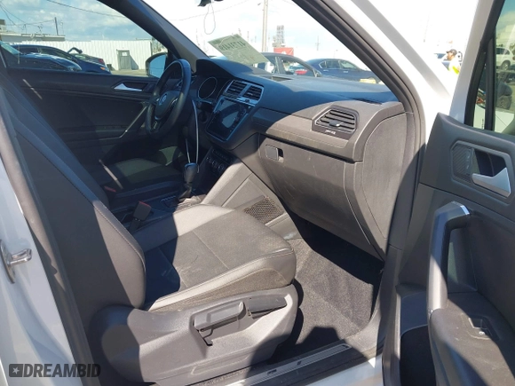 2020 Volkswagen Tiguan SE with VIN 3VV3B7AX8LM063202, listed as a IAAI auction lot 41731419 with 41,241 mi miles. Bid and sale history available at carsss.com. Image 5.