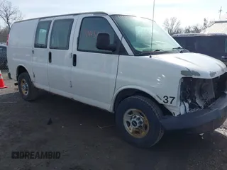 2009 GMC Savana Cargo Van with VIN 1GTGG25CX91115429, listed as a IAAI auction lot 41445132 with 119,195 mi miles. Bid and sale history available at carsss.com. Image 1.