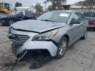 2015 Hyundai Sonata SE z VIN 5NPE24AF4FH245048, wystawiony jako IAAI lot #41774681 z przebiegiem 133 392 mil mil oraz . Historia ofert i sprzedaży dostępna na DreamBid. Obrazek 2.