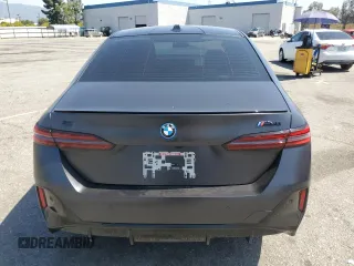 2024 BMW i5 M60 z VIN WBY43FK08RCR02396, wystawiony jako Copart lot #52411905 z przebiegiem 18 632 mil mil oraz Szkoda całkowita • Salvage title. Historia ofert i sprzedaży dostępna na DreamBid. Obrazek 6.