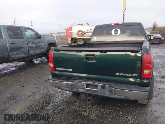 2003 Chevrolet Silverado 1500HD LS z VIN 1GCGK13U33F209456, wystawiony jako IAAI lot #41319790 z przebiegiem 230 974 mil mil oraz . Historia ofert i sprzedaży dostępna na DreamBid. Obrazek 17.