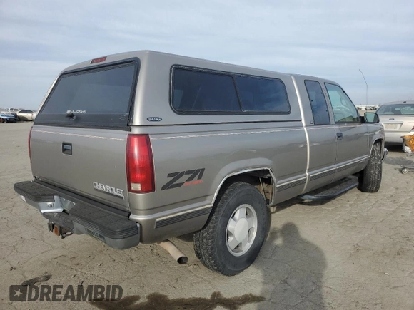 1998 Chevrolet Silverado 1500 with VIN 1GCEK19R1WE171942, listed as a Copart auction lot 46476505 with 219,527 mi miles and Salvage Title. Bid and sale history available at DreamBid. Image 3.
