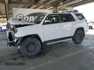 2019 Toyota 4Runner SR5 с VIN JTEBU5JR5K5700458, выставлен на аукционе Copart как лот 59049125 с пробегом 70 684 миль миль и Списание • Salvage title. История ставок и продаж доступна на DreamBid. Изображение 1.