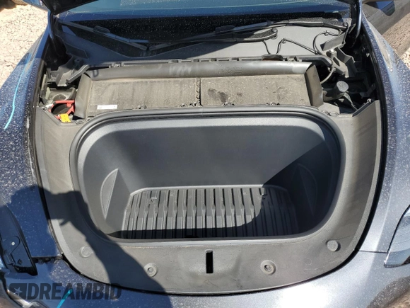 2024 Tesla Model Y Long Range with VIN 7SAYGDEE9RA221380, listed as a Copart auction lot 47516705 with 10,930 mi miles and Salvage Title. Bid and sale history available at DreamBid. Image 11.