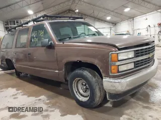 1994 GMC Suburban with VIN 1GKEC16K1RJ738915, listed as a IAAI auction lot 41717424 with 173,338 mi miles. Bid and sale history available at carsss.com. Image 1.